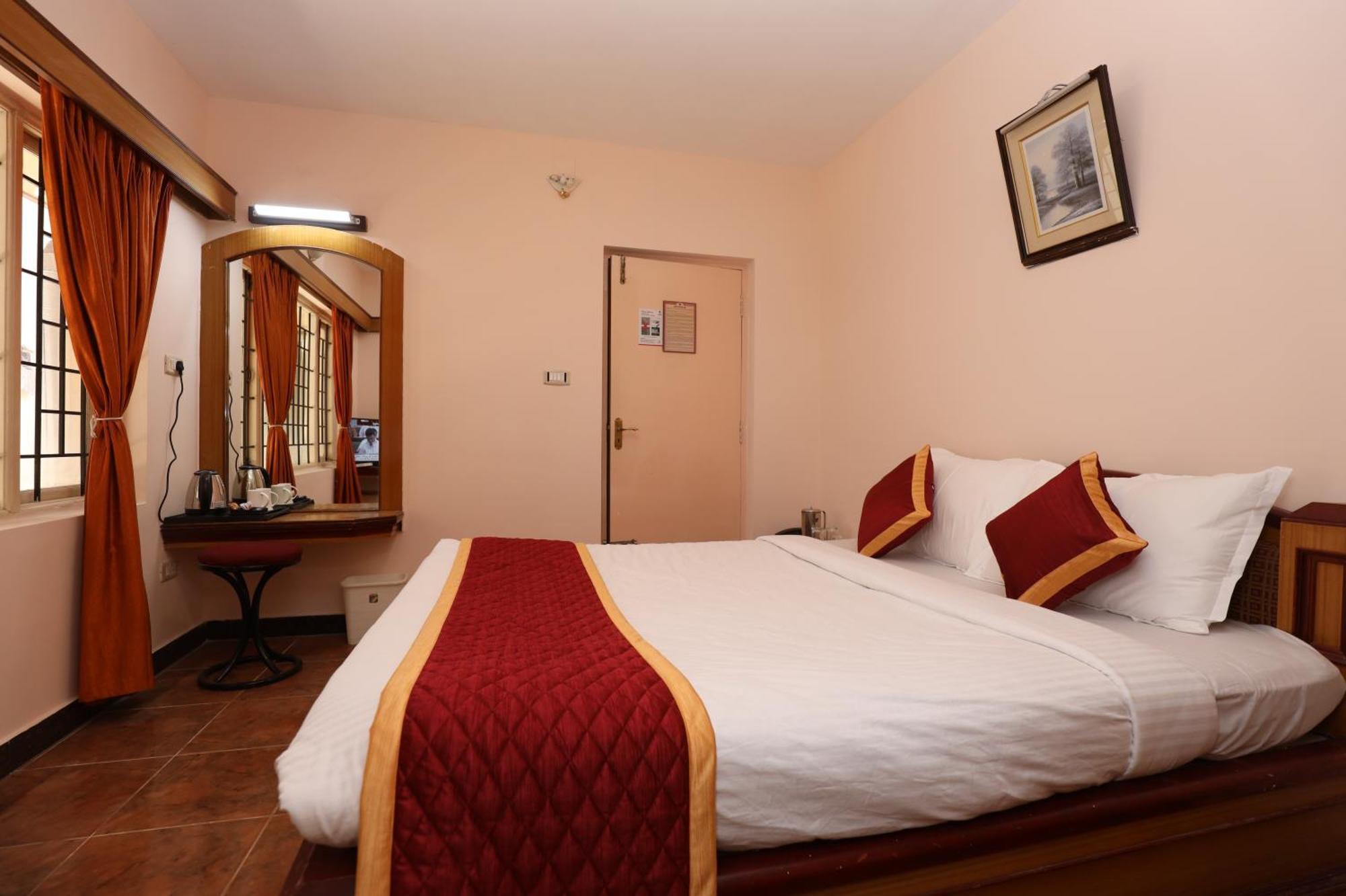 Hotel Silver Oak Ооти Екстериор снимка