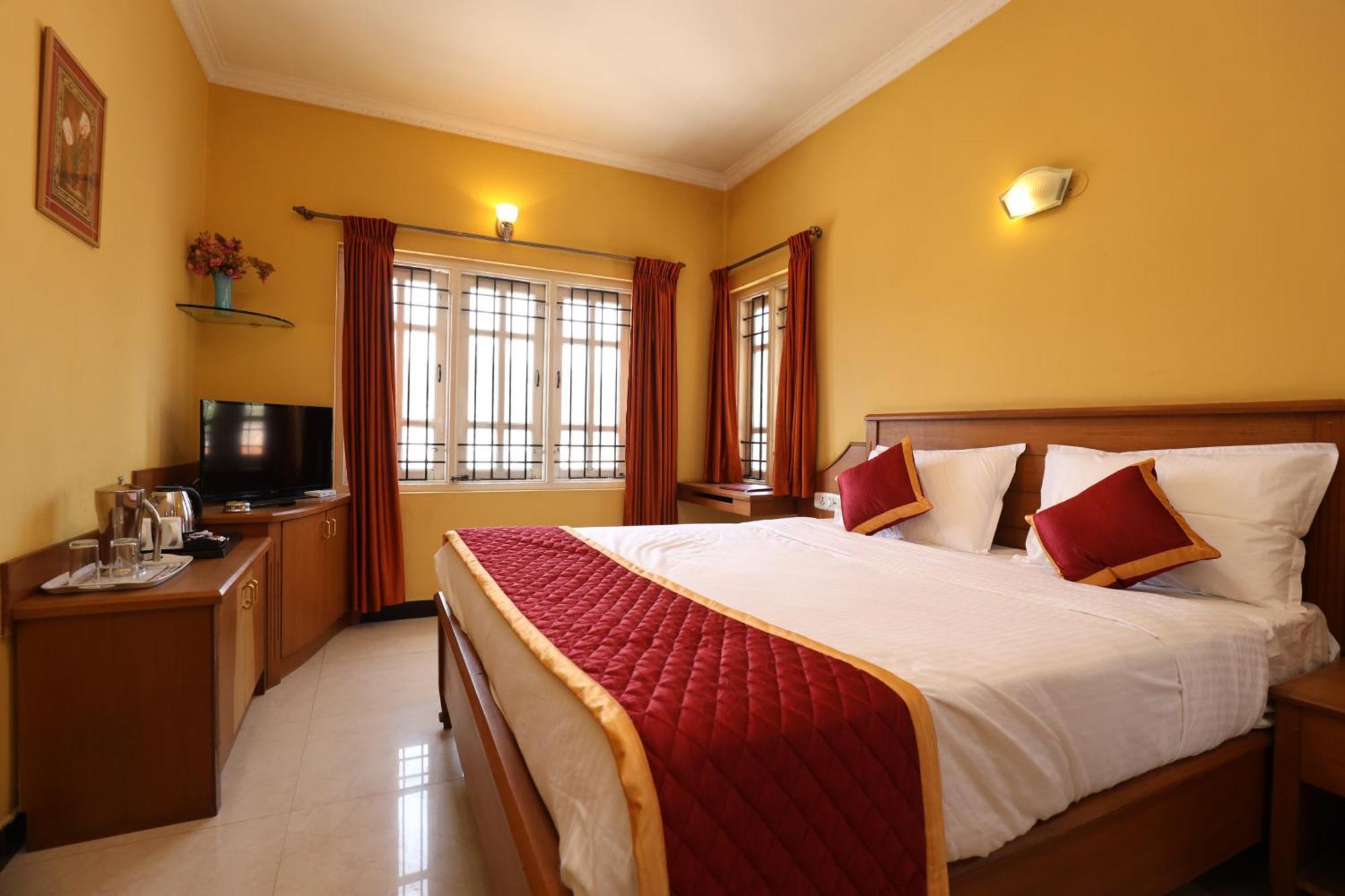 Hotel Silver Oak Ооти Екстериор снимка