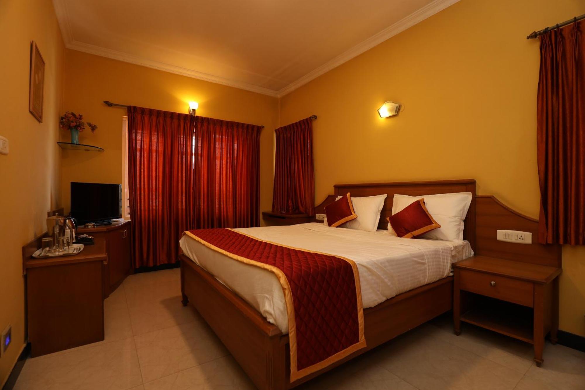 Hotel Silver Oak Ооти Екстериор снимка